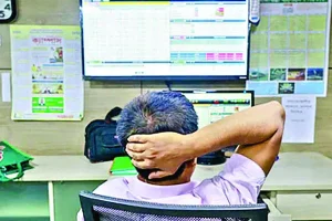 তলানিতে শেয়ারবাজার